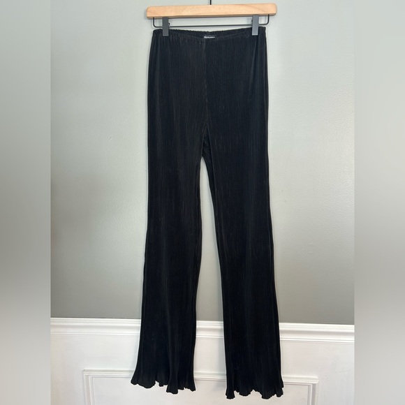 *NWT* PrettyLittleThing Women’s Black Flared Plisse Pants, Size 4 - Picture 6 of 12